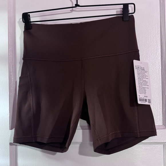 High-Rise Short with Pockets - Picture 3 of 7